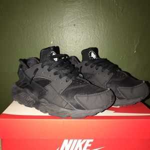 All black Huaraches